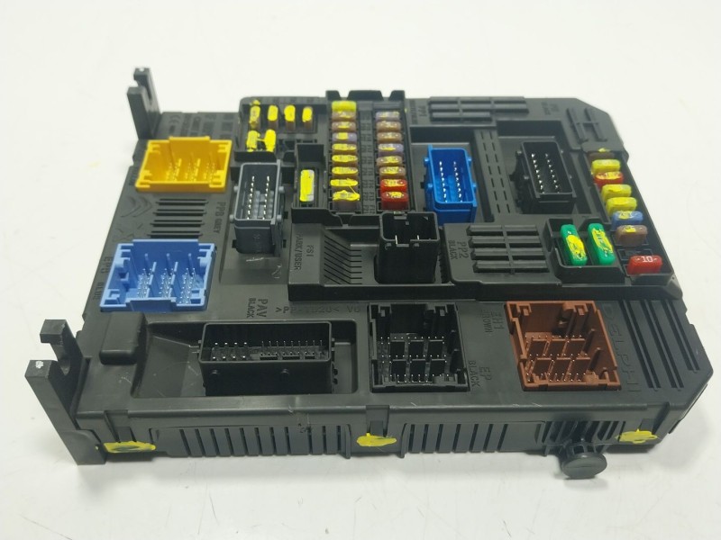 Recambio de caja reles / fusibles para citroën c3 iii (sx) 1.2 puretech 82 referencia OEM IAM 1619108380 9830790580 