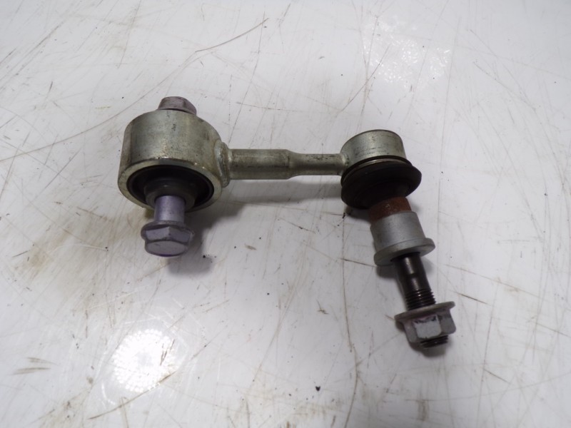 Recambio de tirante trasero derecho para toyota c-hr 132 kw referencia OEM IAM 4883047010  