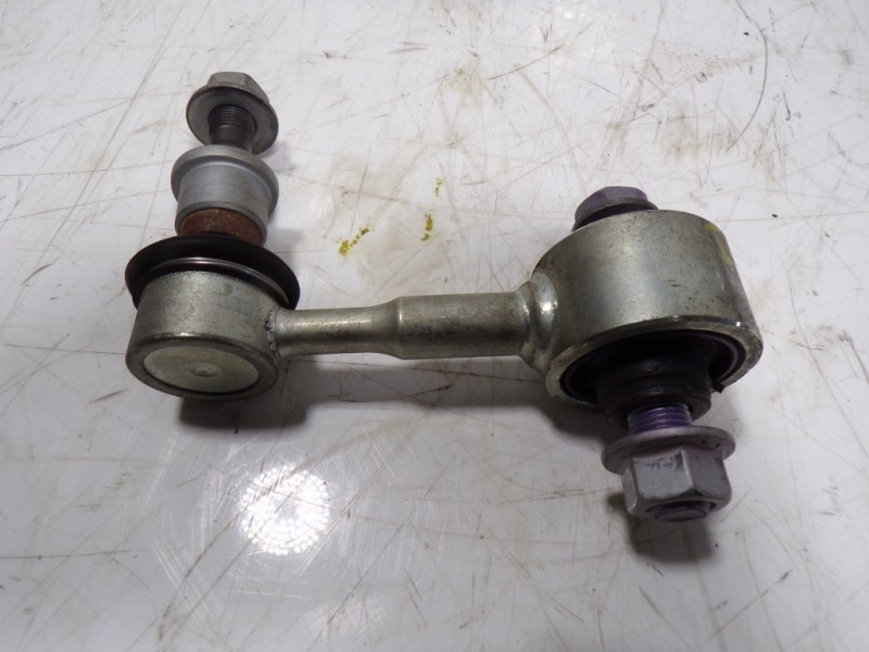 Recambio de tirante trasero izquierdo para toyota c-hr 132 kw referencia OEM IAM 4883047010  