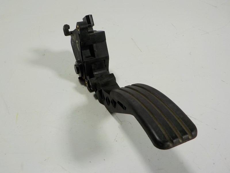 Recambio de potenciometro pedal para renault megane iii berlina 5 p 1.2 16v referencia OEM IAM 180020022R 180020022R 