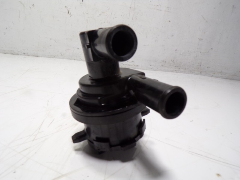 Recambio de bomba agua para toyota rav 4 advance hybrid referencia OEM IAM 8720048110 0641001301 