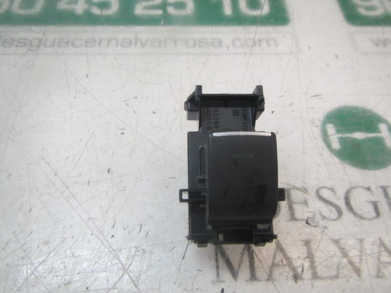 Recambio de mando elevalunas trasero izquierdo para toyota corolla hybrid referencia OEM IAM 8481002250  