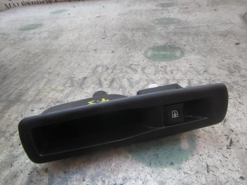 Recambio de mando elevalunas trasero izquierdo para renault megane iii berlina 5 p dynamique referencia OEM IAM 254010003R  