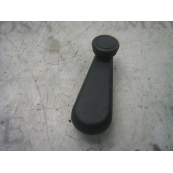 MANETA ELEVALUNAS DELANTERA IZQUIERDA 