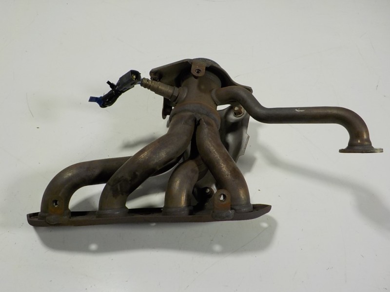 Recambio de colector escape para lexus ct 200h referencia OEM IAM 1714137110  