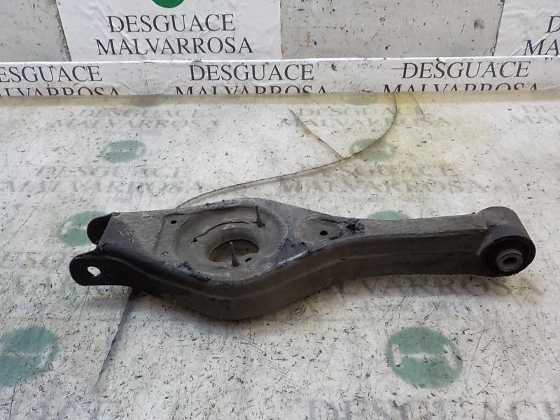 Recambio de brazo suspension inferior trasero derecho para hyundai i30 1.4 cat referencia OEM IAM 552102H100  