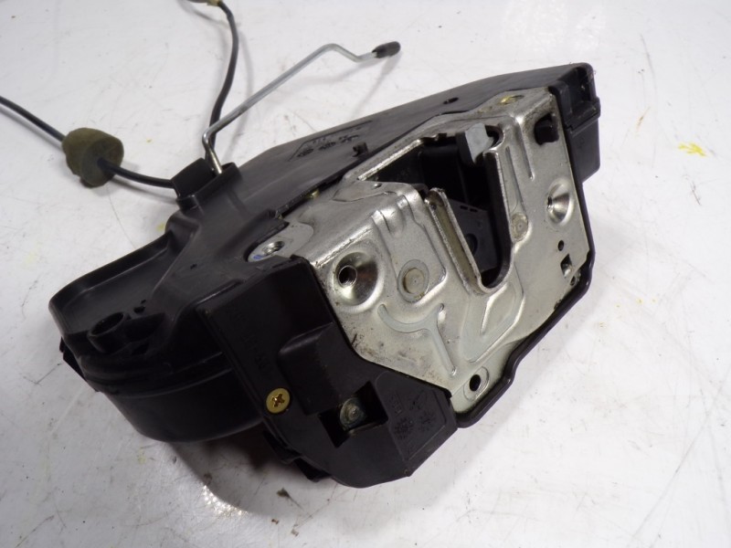 Recambio de cerradura puerta trasera derecha para mercedes-benz clase cls (w219) 3.0 cdi cat referencia OEM IAM A2197300235  