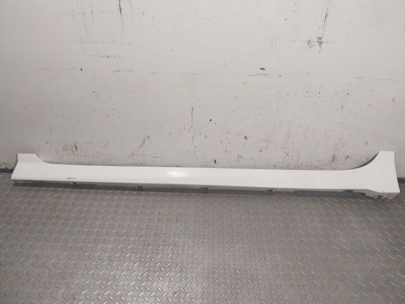 Recambio de faldon lateral para nissan leaf (ze1) electric referencia OEM IAM 768505SA0B  