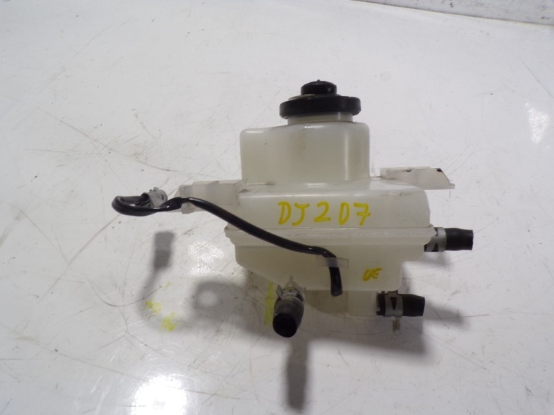 Recambio de deposito servo para toyota prius+ advance referencia OEM IAM 4722047080  