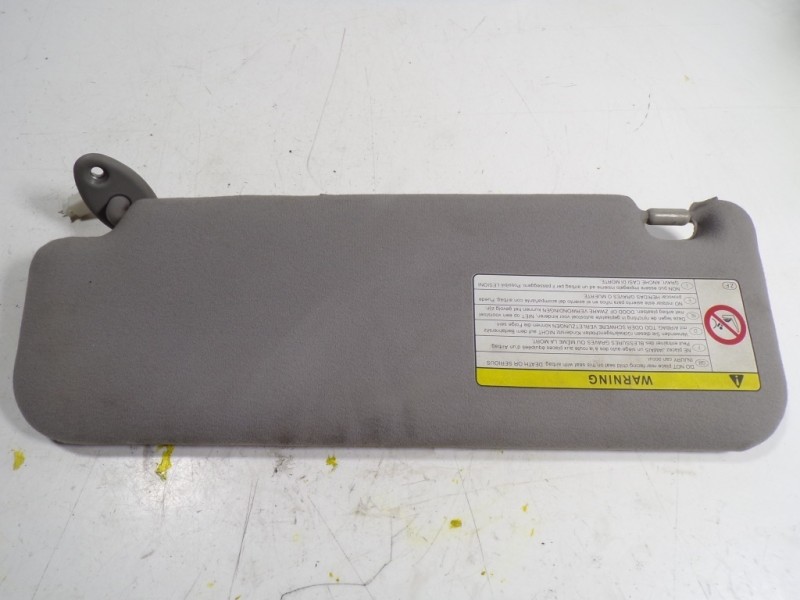 Recambio de parasol derecho para toyota prius (nhw20) 1.5 cat referencia OEM IAM 7431047133B4  