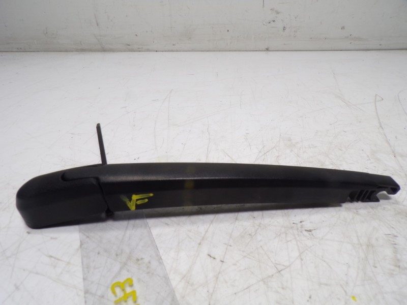 Recambio de brazo limpia trasero para kia rio (yb) 1.2 cat referencia OEM IAM 988112P000  