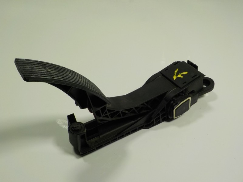 Recambio de potenciometro pedal para mercedes-benz clase m (w164) 3.0 cdi cat referencia OEM IAM A1643000004 A1643000104 