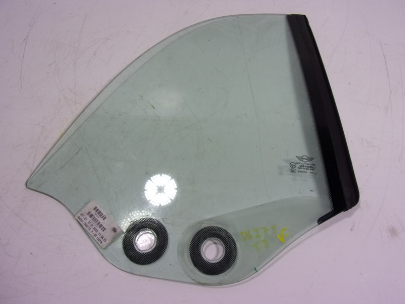 Recambio de cristal puerta trasero derecho para mini cabrio (f57) 1.5 12v referencia OEM IAM 51357365772  