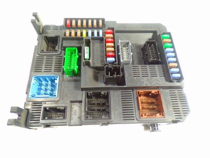 Recambio de caja reles / fusibles para citroën c4 cactus 1.2 12v e-thp referencia OEM IAM 1612139080 9807531680 