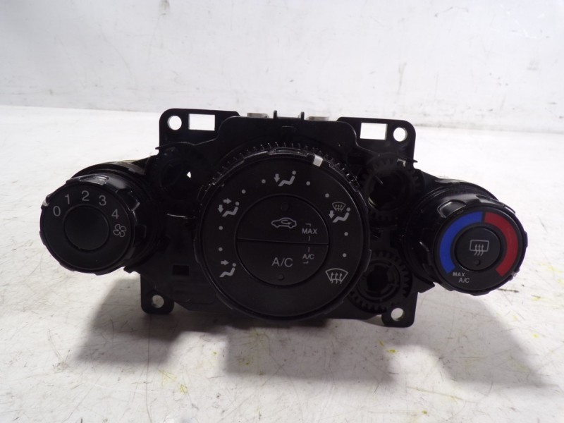 Recambio de mando climatizador para ford fiesta (ccn) 1.5 tdci cat referencia OEM IAM 1910755  