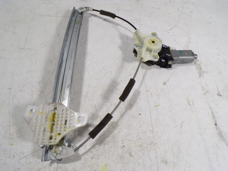 Recambio de elevalunas delantero derecho para hyundai i20 1.2 cat referencia OEM IAM 82404C7010 82460C7000 F00S1W2084