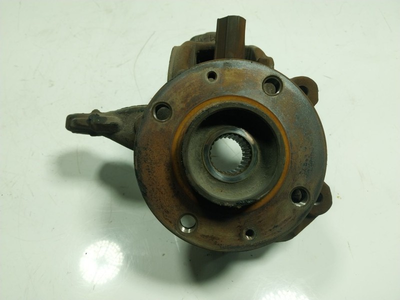 Recambio de mangueta delantera derecha para peugeot 208 1.6 blue-hdi fap referencia OEM IAM 364790  