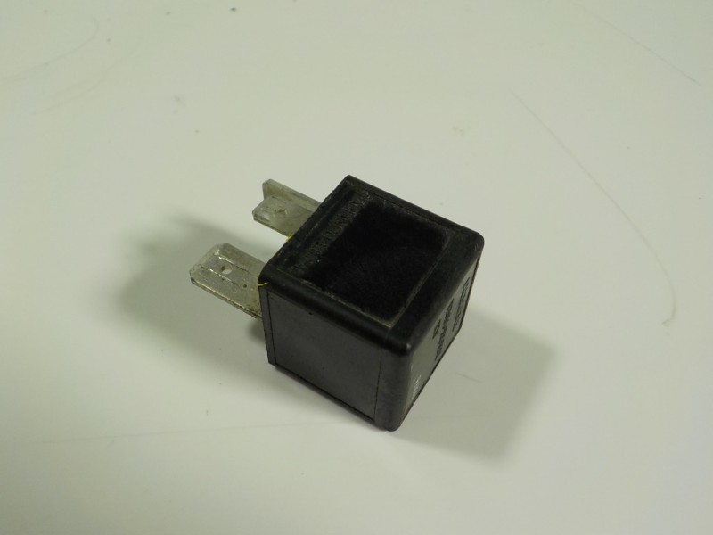 Recambio de rele para ferrari 456 gt referencia OEM IAM  V23134J52D642 