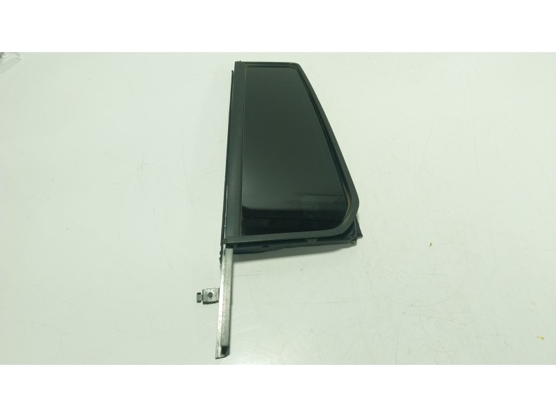 Recambio de cristal custodia trasero izquierdo para land rover discovery iv (l319) 3.0 td 4x4 referencia OEM IAM LR044521  