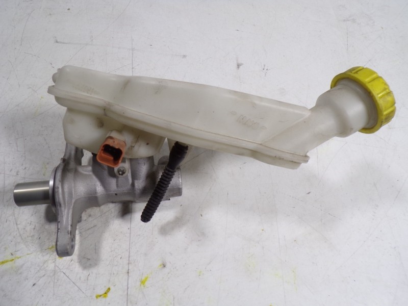 Recambio de bomba freno para peugeot 208 1.2 12v vti referencia OEM IAM 4601R7  