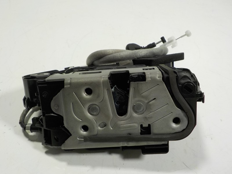 Recambio de cerradura puerta delantera derecha para seat leon sportstourer (kl8) style referencia OEM IAM 5TB837016E B6E5TB83701