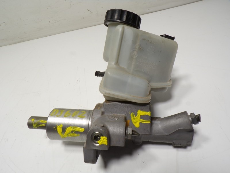 Recambio de bomba freno para mercedes-benz clase c (w204) coupe 1.6 cat referencia OEM IAM A0064301501 A2044300002 