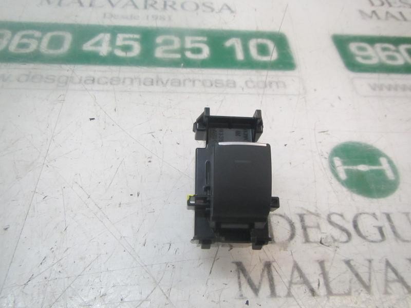 Recambio de mando elevalunas trasero derecho para toyota corolla hybrid referencia OEM IAM 8481002250  