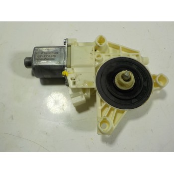 MOTOR ELEVALUNAS DELANTERO IZQUIERDO A2048200242 A2048200242 0130822502