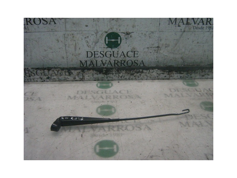 Recambio de brazo limpia delantero derecho para ford fiesta berlina básico referencia OEM IAM   