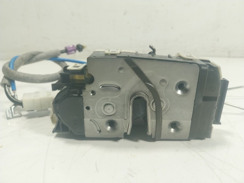 Recambio de cerradura puerta delantera izquierda para mercedes-benz clase gla (w156) 1.6 cat referencia OEM IAM A1667200135 A166