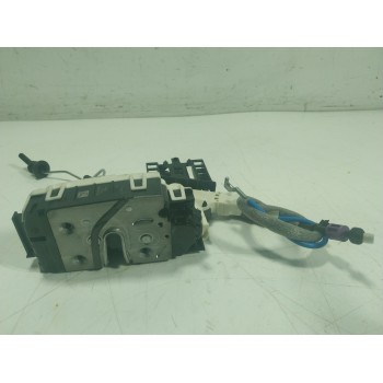 CERRADURA PUERTA TRASERA DERECHA A1667200435 A2040085999 