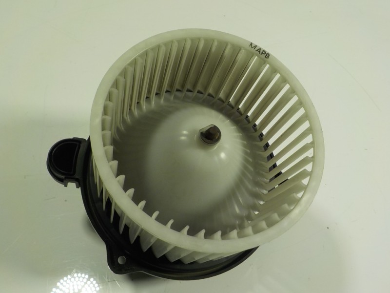 Recambio de motor calefaccion para hyundai i20 1.2 16v cat referencia OEM IAM 97126C8000  