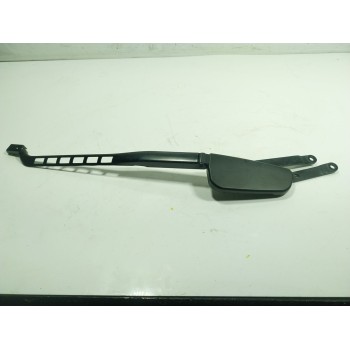 BRAZO LIMPIA DELANTERO DERECHO A1668200944 