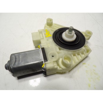 MOTOR ELEVALUNAS DELANTERO DERECHO A2059060113 A2059060113 