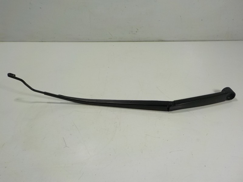 Recambio de brazo limpia delantero derecho para hyundai tucson 1.7 crdi cat referencia OEM IAM 98321D3000  