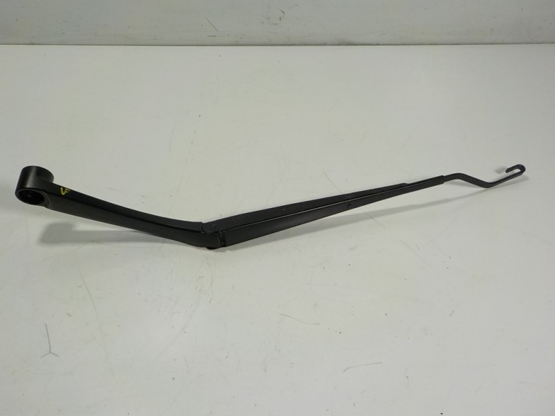 Recambio de brazo limpia delantero izquierdo para hyundai tucson 1.7 crdi cat referencia OEM IAM 98311D7000  