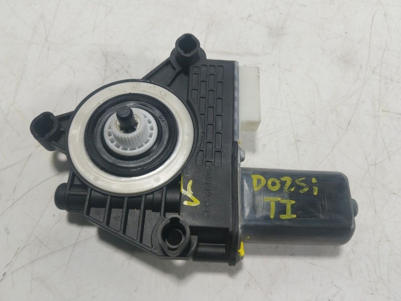 Recambio de motor elevalunas trasero izquierdo para bmw 1 (f40) 118 d referencia OEM IAM 61355A02D63 19031060026 