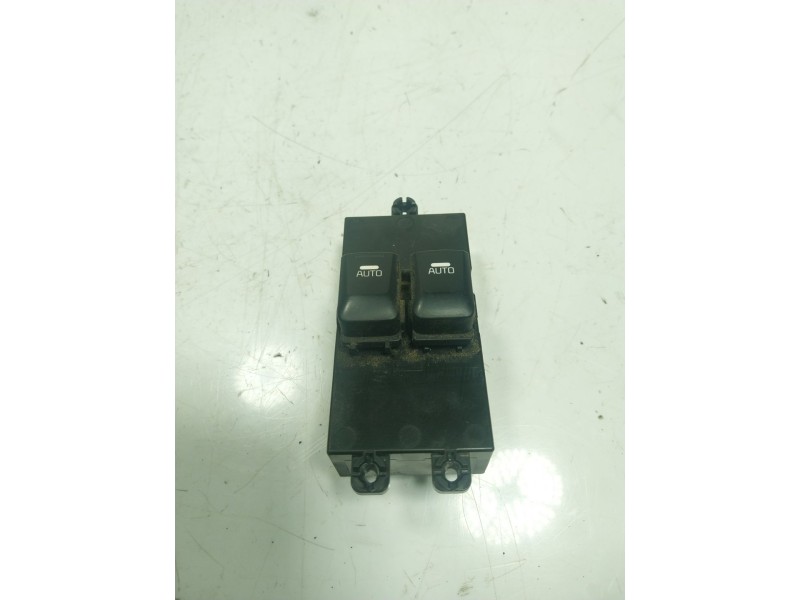 Recambio de mando elevalunas delantero izquierdo para kia cee´´d 1.6 gdi cat referencia OEM IAM 93570A2100WK 93570A2100 