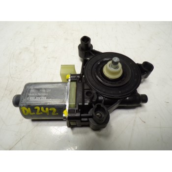 MOTOR ELEVALUNAS DELANTERO DERECHO 5Q0959801B 5Q0959801B 