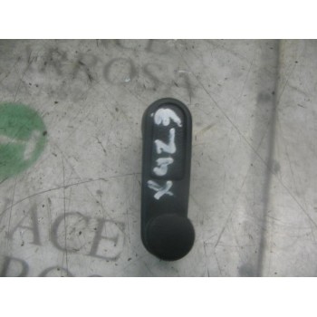 MANETA ELEVALUNAS TRASERA DERECHA 