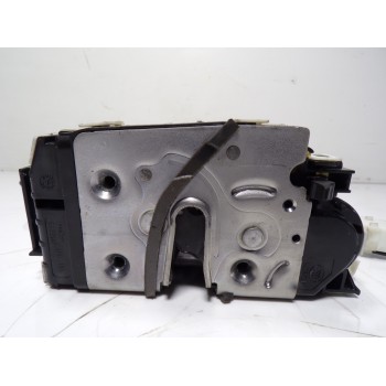 CERRADURA PUERTA TRASERA DERECHA A2047302835 A2047302835 0004556474