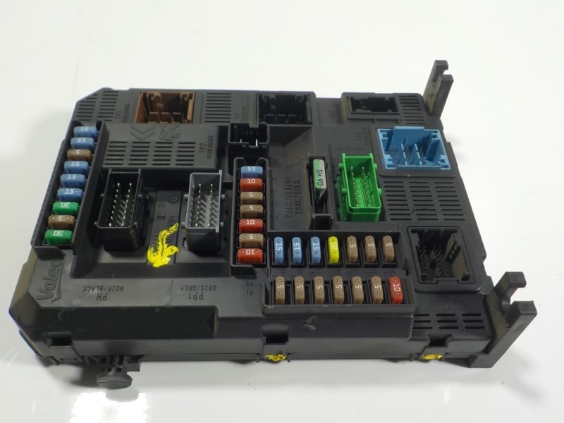 Recambio de caja reles / fusibles para peugeot 208 1.6 16v hdi fap referencia OEM IAM 1611427780 9807531680 