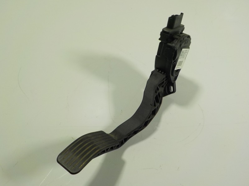 Recambio de potenciometro pedal para peugeot 208 1.6 16v hdi fap referencia OEM IAM 1601CW 9671433780 
