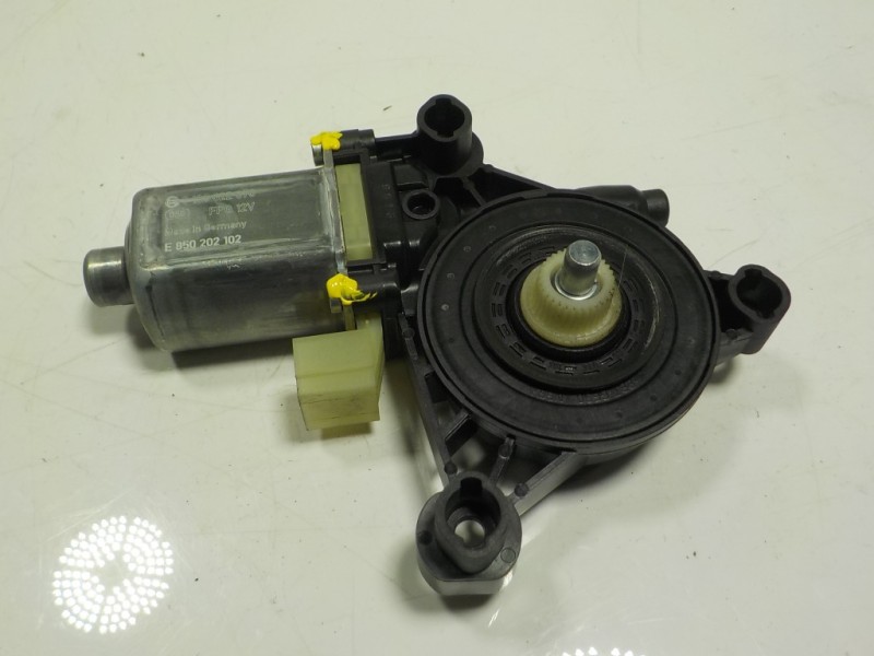 Recambio de motor elevalunas delantero derecho para seat leon (5f1) style referencia OEM IAM 5Q0959802C 5Q0959802C 