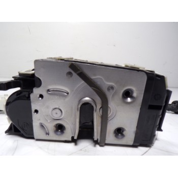 CERRADURA PUERTA TRASERA IZQUIERDA A2047302735 A2047302735 0004550474