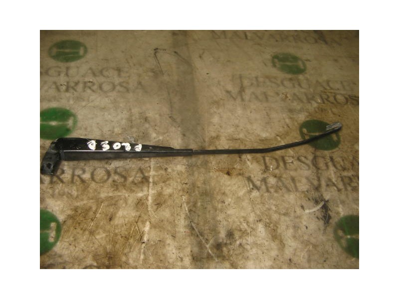 Recambio de brazo limpia delantero derecho para nissan trade 100 referencia OEM IAM   