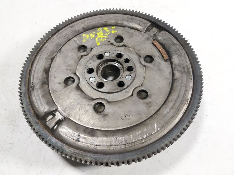 Recambio de volante motor para nissan juke (f15) 1.2 dig-t referencia OEM IAM 1233100QAB 123104345R 