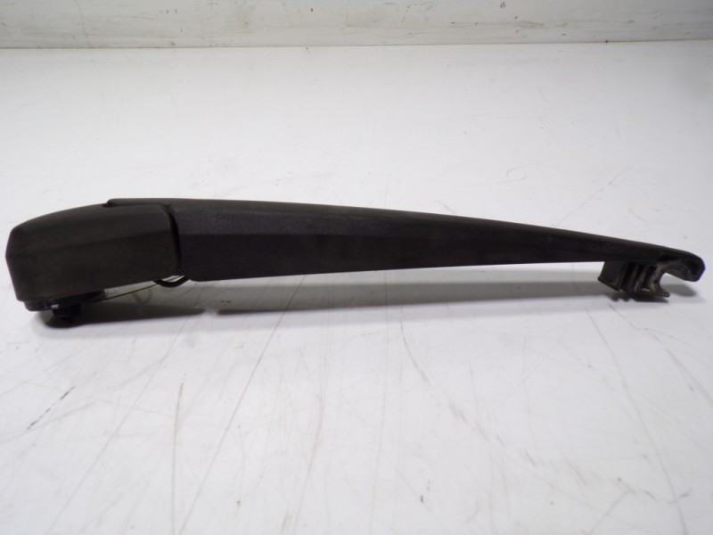 Recambio de brazo limpia trasero para suzuki grand vitara jb (jt) 1.9 ddis turbodiesel referencia OEM IAM 3882165J00  