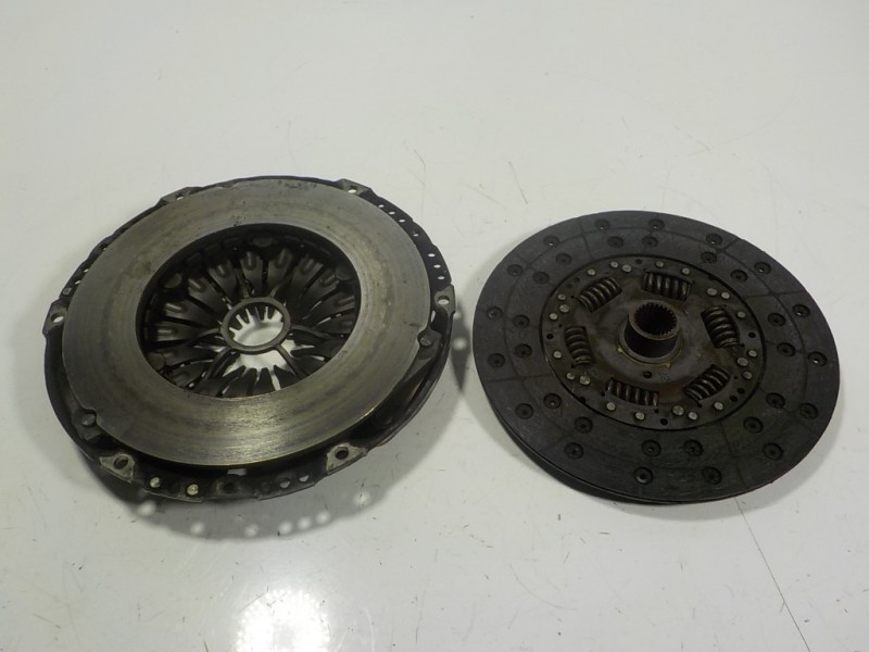 Recambio de kit embrague para volkswagen touareg (7la) 2.5 tdi referencia OEM IAM 070141015P 326004310 