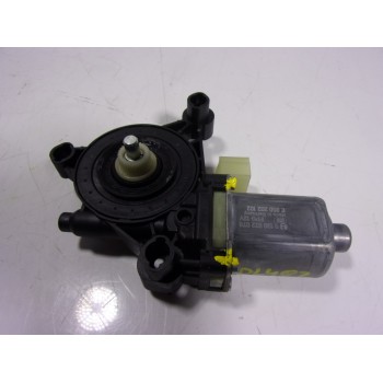 MOTOR ELEVALUNAS DELANTERO DERECHO 5Q0959802C 5Q0959802C 